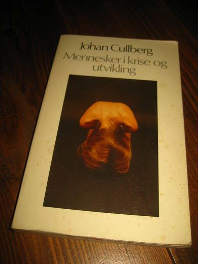 GULLBERG, JOHAN: MENNESKER I KRISE OG UTVIKLING. 1985