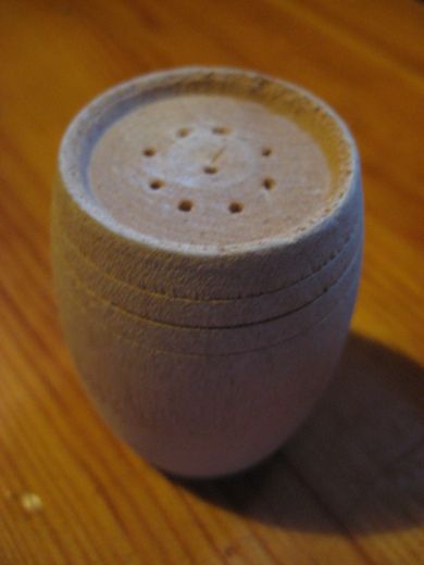 Halvfabrikata salt- eller pepperbøsse 5 5 cm høg