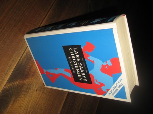 CHRISTENSEN, LARS SAABYE: halvbroren. 2005.