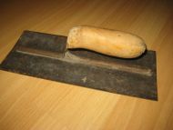 Gammel støpeskei med trehandtak 40-50 tallet