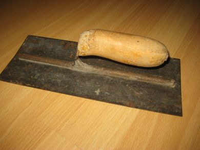 Gammel støpeskei med trehandtak 40-50 tallet