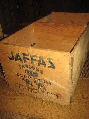 Gammel appelsinkasse i tre ca 39*75 cm stor 30 cm høg JAFFAS PARDES ORANGES Fra ISRAEL 60 tallet