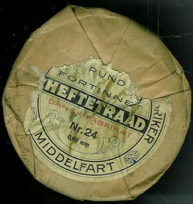 Pakke i uåpna stand med innhold HEFTETRAAD fra NORDISKE KABEL- OG TRAADFABRIKER Middelfart