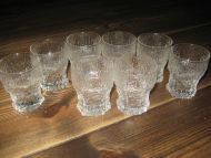 Meget pene glass fra 80 tallet, ca 6.5 cm høge. Selges under ett.