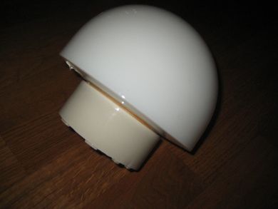 Porselens taklampe med kupel, ca 18 cm i diameter, 50-60 tallet. 