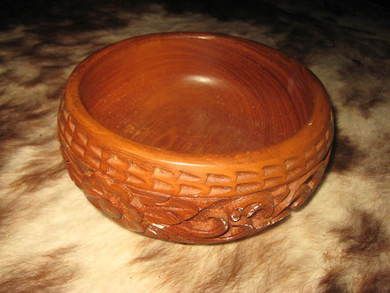 pen treskål med dekorasjon ca 18 cm i diameter