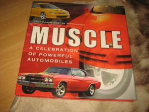 MUSCLE. A CELEBRATION OF POWERFUL AUTOMOBILES. 2006.
