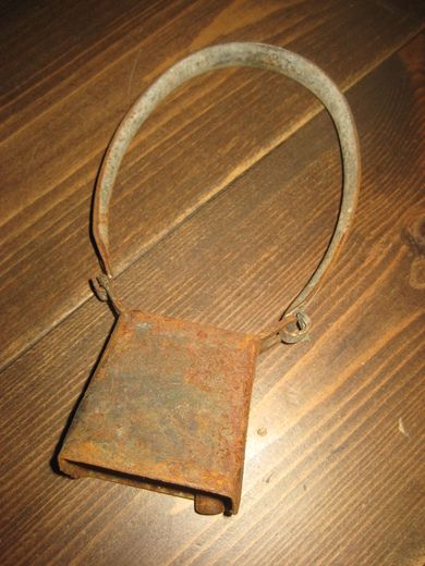 Gammel bjelle med metallkrans god lyd fra 30-40 tallet