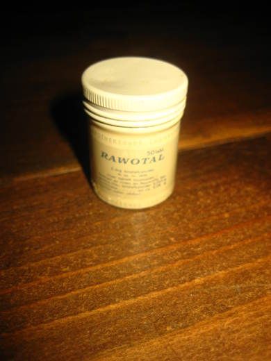 Liten om blikksyslynder RAWOTAL fra Apotekernes Laboratorium for Spæsialpræparater Oslo 50 tallet