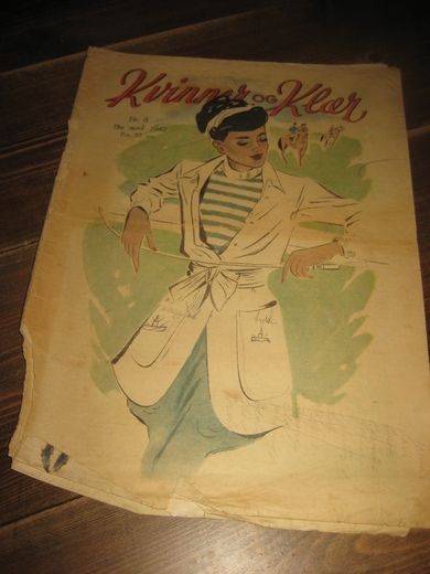 1942 nr 008 Kvinner og Klær