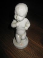 Pen porselensfigur, ca 12 cm høg. 60 tallet.