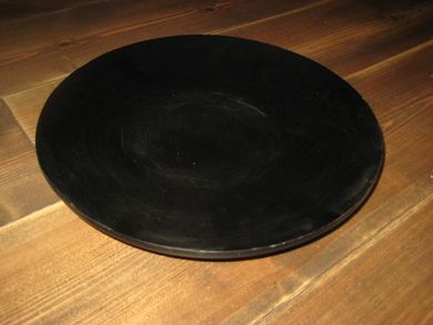 Meget pent trefat med sokkel Svart
