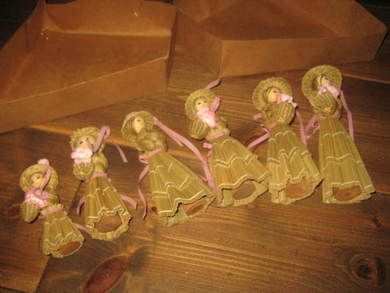 Lot med figurer selges samla