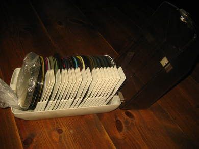 Stor kassett full med DVD plater filmer musikk etc etc Selges under ett for en rimeleg penge