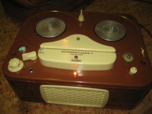 Tandberg båndopptaker, 2T. Palisander. Lys og lyd inntakt. 60 tallet?