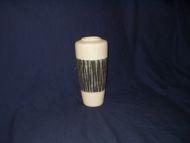 Pen vase i keramikk