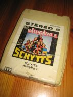 SCHYTTS: HÅLLIGÅNG 3