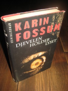 FOSSUM: DJEVELEN HOLDER LYSET. 1998.