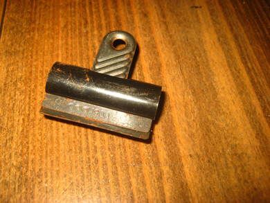 Bulldog 1900 klype for papir brukt som feste på kontoveggen 40 tallet?