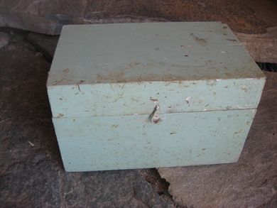 Gammelt og hendig fiskeskrin med lokk Ca 34*21 cm stort 22 cm høgt 40 tallet