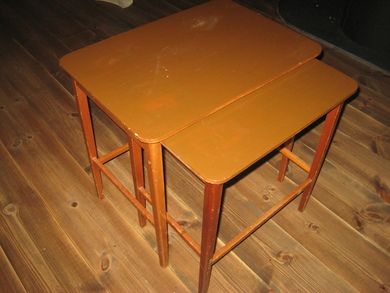 Settbord, 2 stk, 40*57 cm stort, ca 54 cm høgt. Teak, 50-60 tallet.