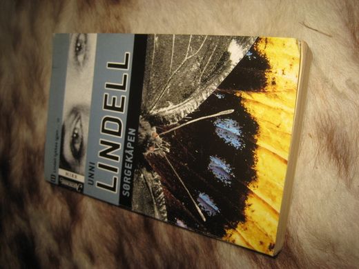 LINDELL UNNI: SØRGEKÅPEN 1999