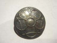 Eldre tinnknapp ca 20 mm i diameter