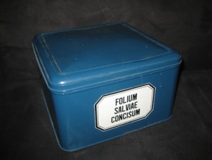 Eldre boks som kan brukes til t.d. kaker. 60 tallet.
