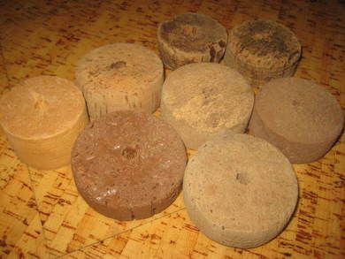 Lot med gamle garnkorker brukt ved garnfiske i gamle dager kan brukes til så mangt Du får denne loten som du har bestillt dette er lott kork nr B