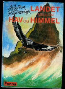 Hildremyr, Asbjørn: LANDET MELLOM HAV OG HIMMEL. 1977.
