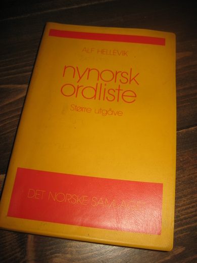 HELLEVIK: nynorsk ordliste. 1987.