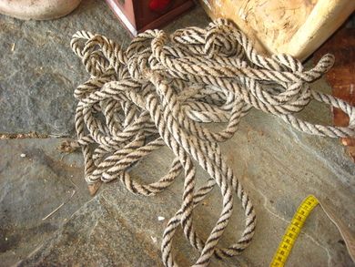 Kveil med trossetau ca 18 meter ca 2 cm tjukkt