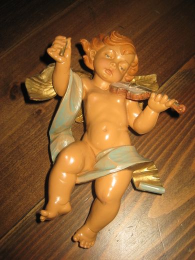 Engel i hardplast ca 22 cm høg