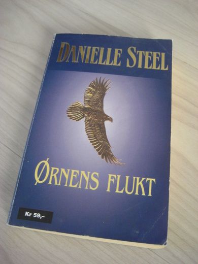 STEEL DANIELLE: ØRNENS FLUKT 2002