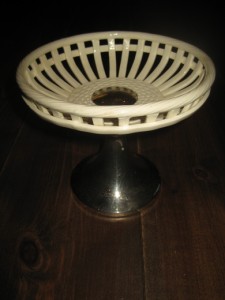 Stettfat fra 30-40 tallet, 19 cm i diameter. Metall stett.