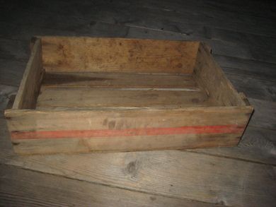 Gammel trekasse ca 57*36 cm stor 14 cm høg 50 tallet