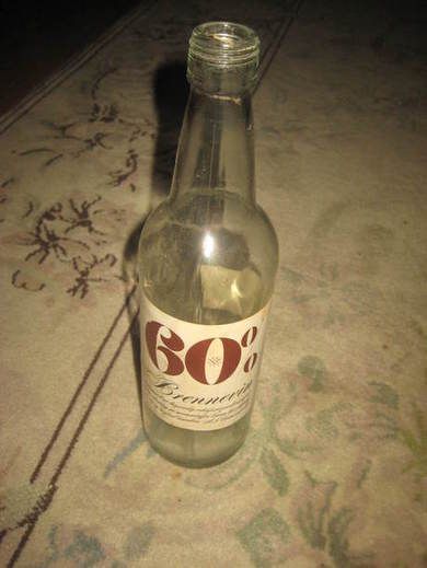 Flaske uten innhold, 60% BRENNEVIN, fra Vinmonopolet, 70 tallet. 