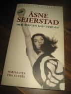 SEIERSTAD ÅSNE MED RYGGEN MOT VERDEN Portretter fra Serbia 2003
