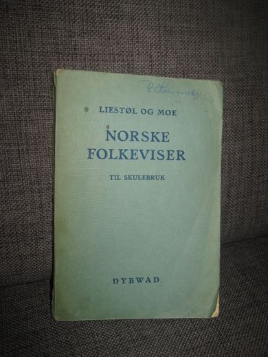 LIESTØL OG MOE: NORSKE FOLKEVISER TIL SKULEBRUK. 1947.