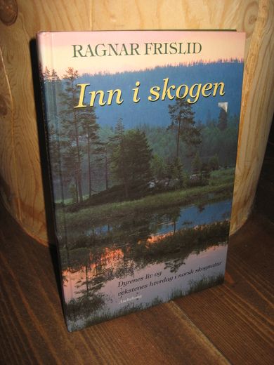 FRISLID: Inn i skogen. Dyrenes liv og vekstenes hverdag i norsk skognatur. 1995.
