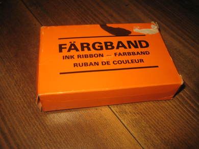 Eske med innhold, FARGBAND, 60-70 tallet.