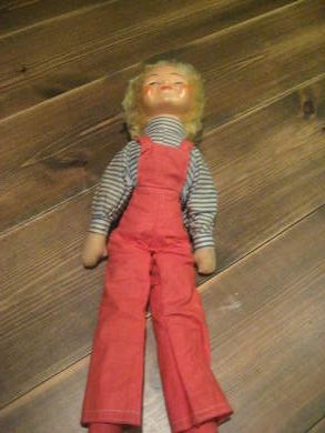 Gammel dokke ca 50 cm høg 40-50 tallet