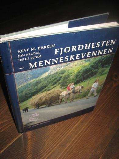 BAKKEN, ARVE: FJORDHESTEN- MENNESKEVENNEN. 1998.