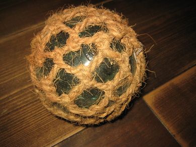 Pen kavlkule med fletting tidleg 1900 Ca 11 cm i diameter Lys grønn