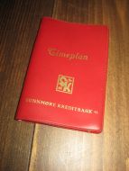 Plastomslag med timeplan, fra SUNNMØRE KREDITBANK, 60-70 tallet.