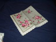 Serviett med blomstermotiv fra eldre samling