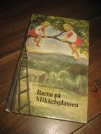 LANGBO: Barna på Mikkelsplass. 1977. 