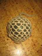 Meget pen kavlkule med pen innbinding lys grønnt glass 40-50 tallet Ca 14 cm i diameter