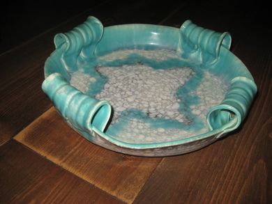 Meget pent keramikkfat 2 ubetydlige nugg (vises ikkje så masse) ca 31 cm i diameter