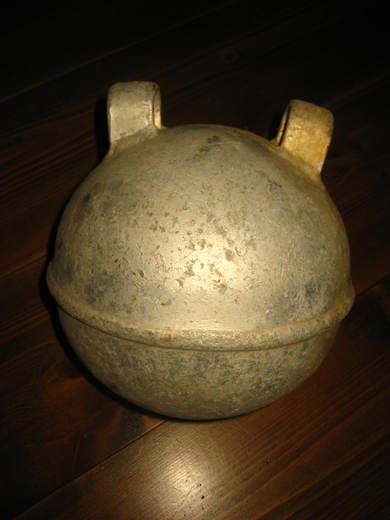 Metall kule brukt ved garnfiske i gamle dager ca 20 cm i diameter 30-40 tallet